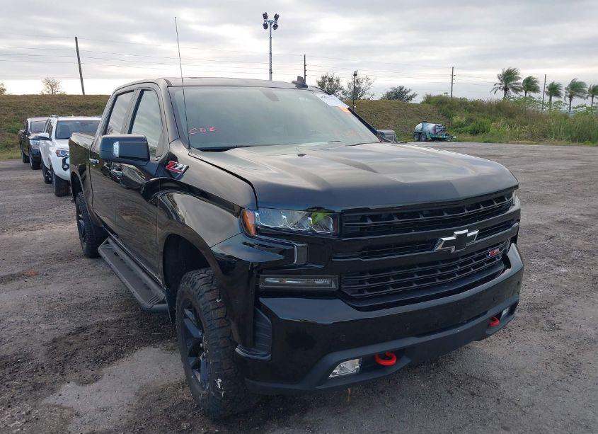 2020 Chevrolet Silverado 1500 4WD SHORT BED LT TRAIL BOSS (VIN 3GCPYFED9LG377657) main photo