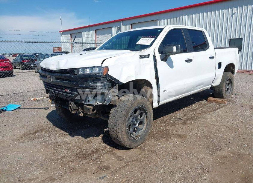 Photo 2 of 2021 Chevrolet Silverado 1500 4WD SHORT BED LT TRAIL BOSS (VIN 3GCPYFEL7MG137063)