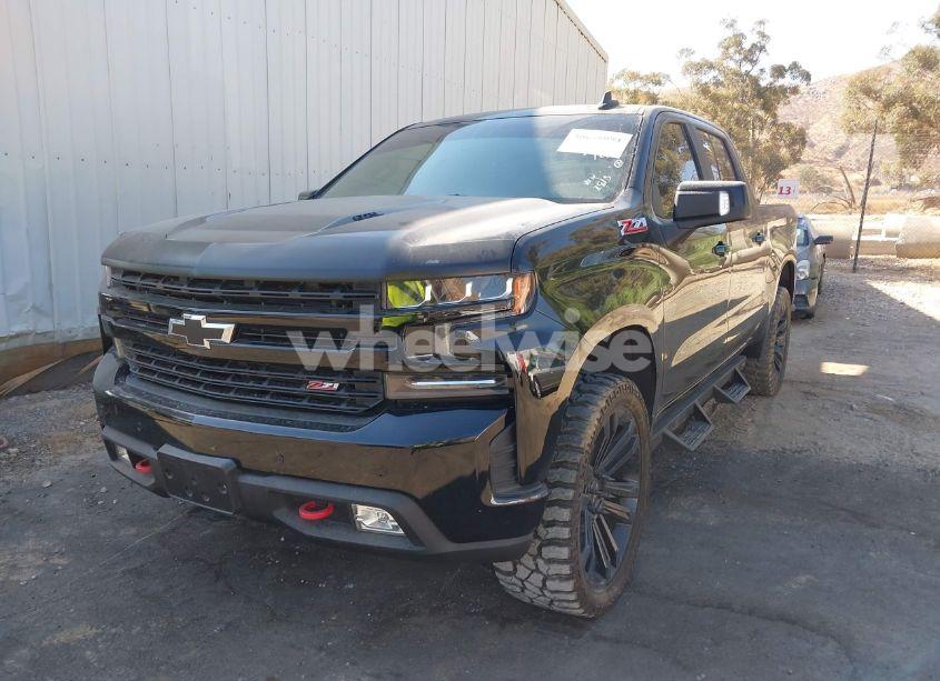 Photo 2 of 2021 Chevrolet Silverado 1500 (VIN 3GCPYFEL9MG112813)