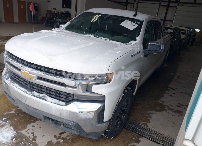 Photo 2 of 2021 Chevrolet Silverado 1500 4WD SHORT BED LT WITH 2FL (VIN 3GCPYJEK8MG462735)