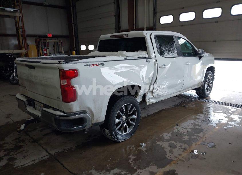 Photo 4 of 2021 Chevrolet Silverado 1500 4WD SHORT BED LT WITH 2FL (VIN 3GCPYJEK8MG462735)