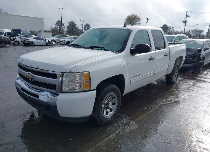 Photo 2 of 2010 Chevrolet Silverado 1500 LS (VIN 3GCRCREA9AG202515)