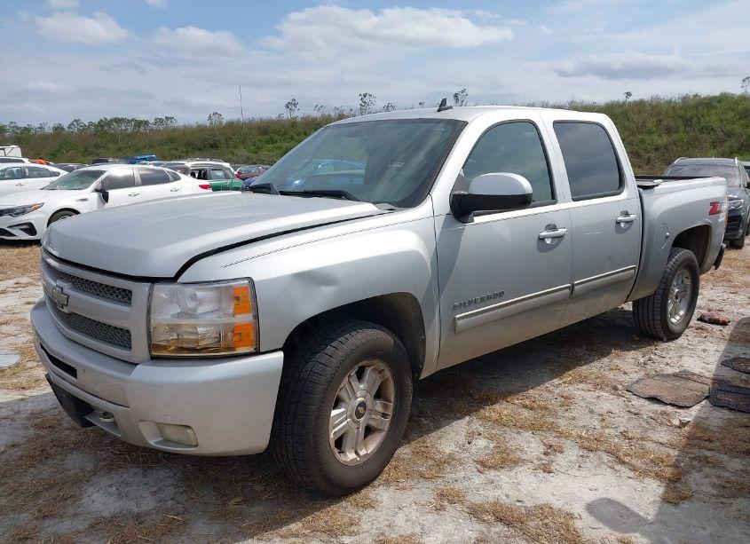 Photo 2 of 2010 Chevrolet Silverado 1500 LT (VIN 3GCRCSE01AG197941)