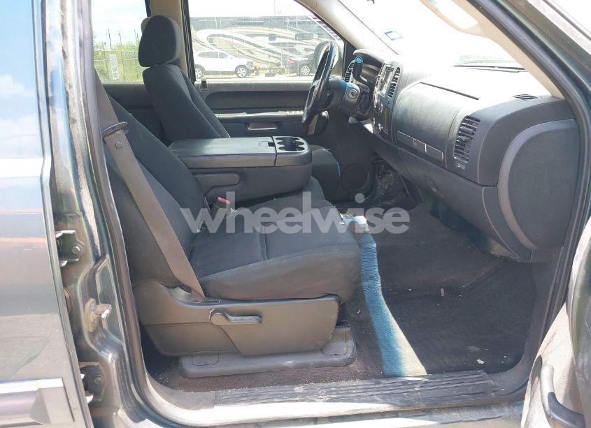 Photo 5 of 2010 Chevrolet Silverado 1500 LT (VIN 3GCRCSE03AG247030)