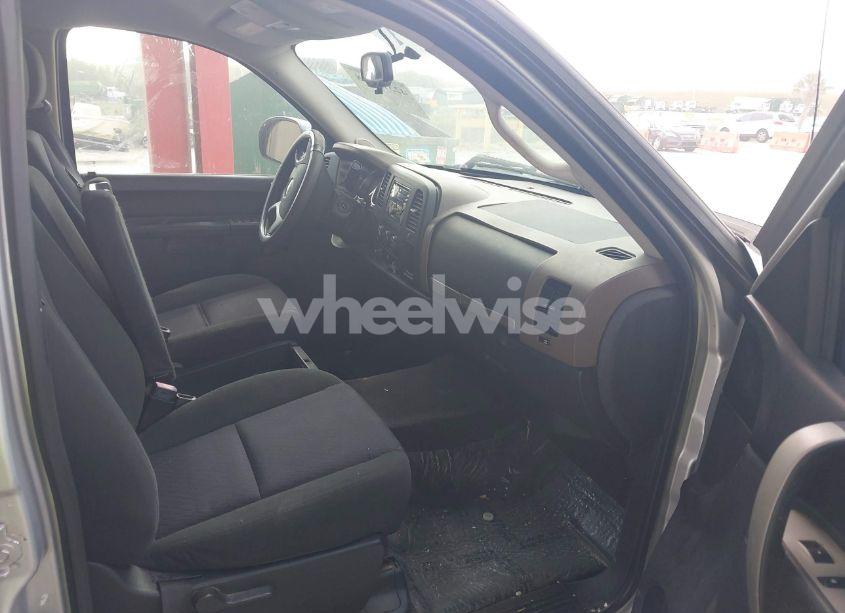 Photo 5 of 2010 Chevrolet Silverado 1500 LT (VIN 3GCRCSE05AG151576)