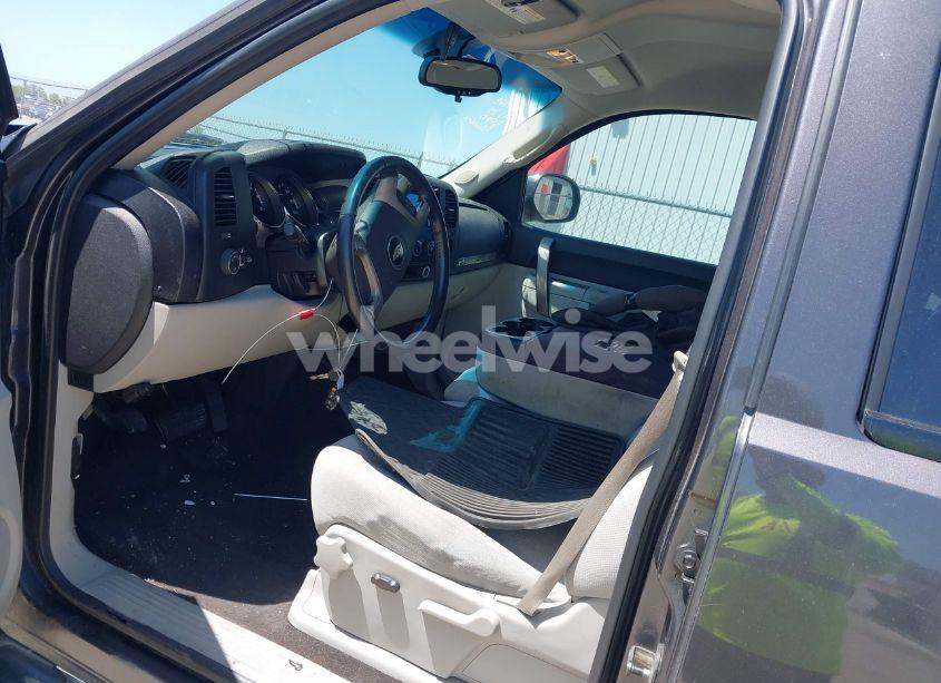 Photo 5 of 2010 Chevrolet Silverado 1500 LT (VIN 3GCRCSE06AG138545)