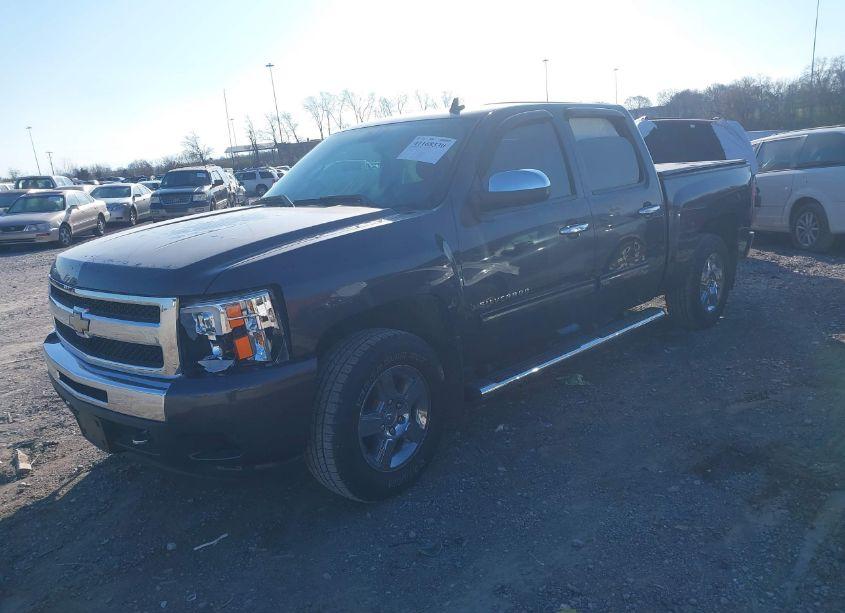 Photo 2 of 2010 Chevrolet Silverado 1500 LT (VIN 3GCRCSE09AG243144)