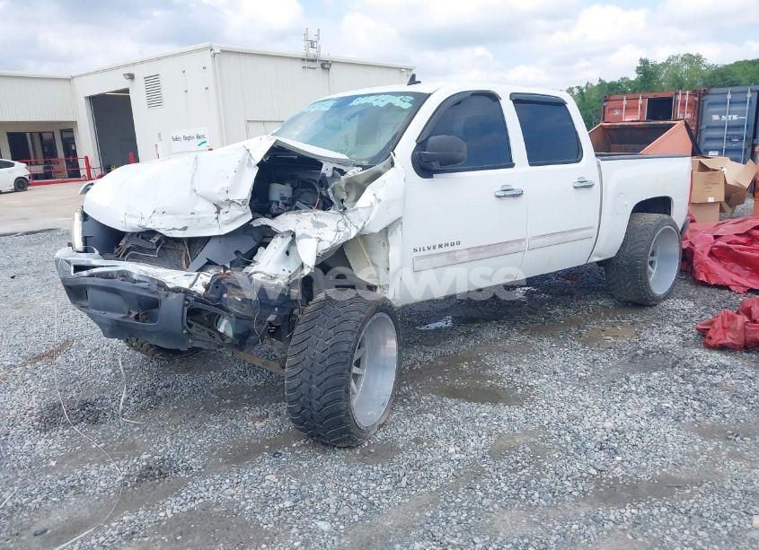 Photo 2 of 2010 Chevrolet Silverado 1500 LT (VIN 3GCRCSE0XAG129542)