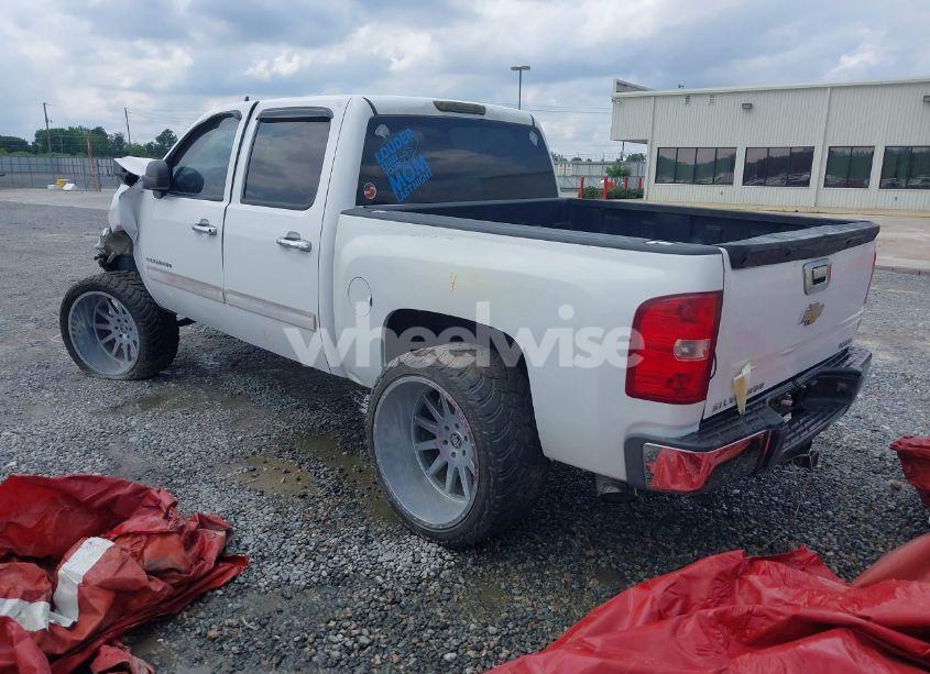 Photo 3 of 2010 Chevrolet Silverado 1500 LT (VIN 3GCRCSE0XAG129542)