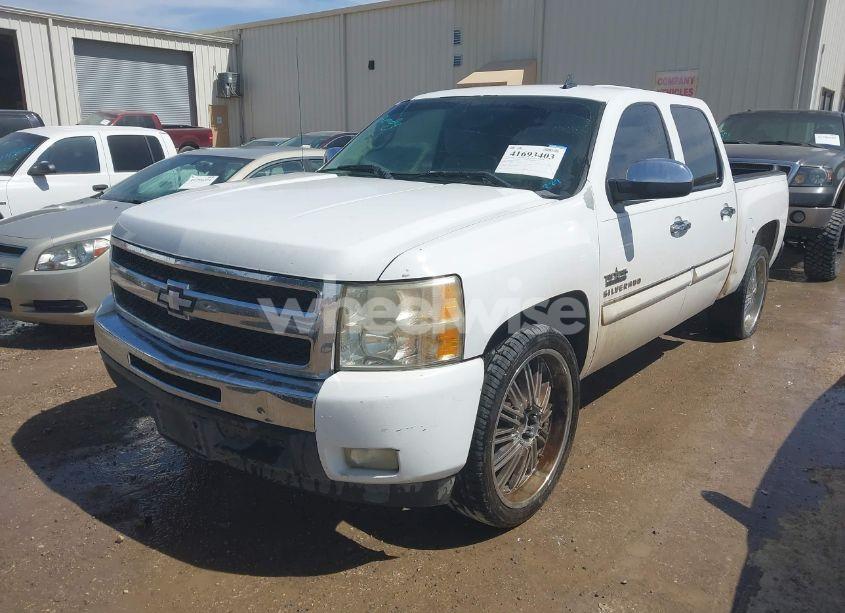 Photo 2 of 2010 Chevrolet Silverado 1500 LT (VIN 3GCRCSE0XAG296936)