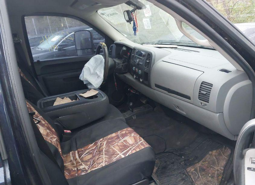 Photo 5 of 2010 Chevrolet Silverado 1500 LS (VIN 3GCRKREA1AG233468)