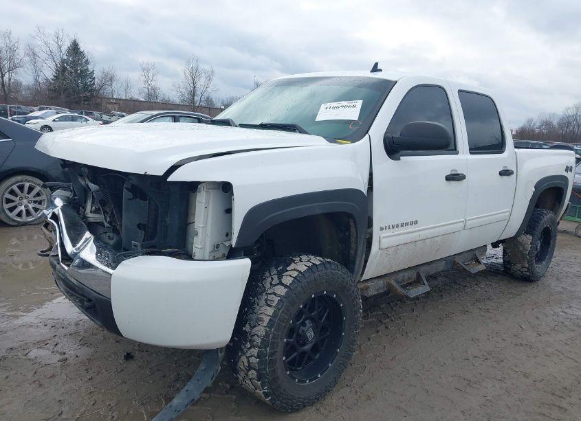 Photo 2 of 2010 Chevrolet Silverado 1500 LS (VIN 3GCRKREA2AG146324)