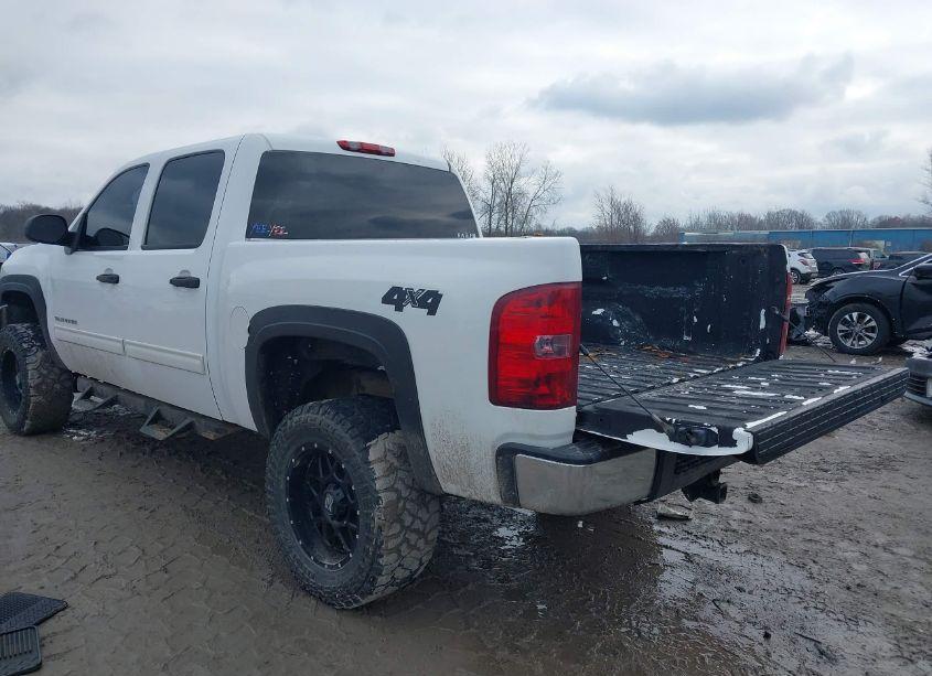 Photo 3 of 2010 Chevrolet Silverado 1500 LS (VIN 3GCRKREA2AG146324)