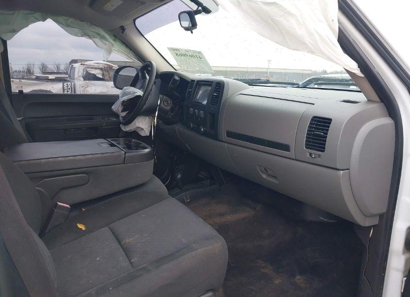 Photo 5 of 2010 Chevrolet Silverado 1500 LS (VIN 3GCRKREA2AG146324)