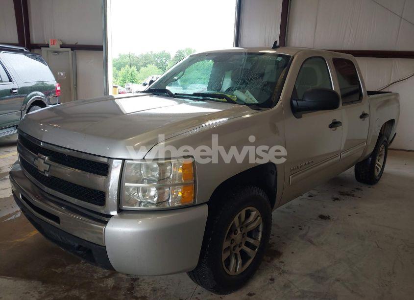 Photo 2 of 2010 Chevrolet Silverado 1500 LS (VIN 3GCRKREA4AG218950)