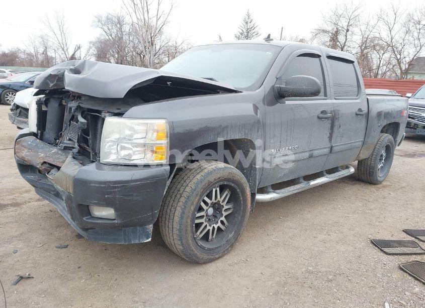 Photo 2 of 2010 Chevrolet Silverado 1500 LT (VIN 3GCRKSE31AG114733)