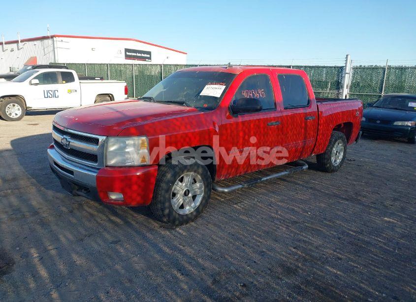 Photo 2 of 2010 Chevrolet Silverado 1500 LT (VIN 3GCRKSE31AG166945)