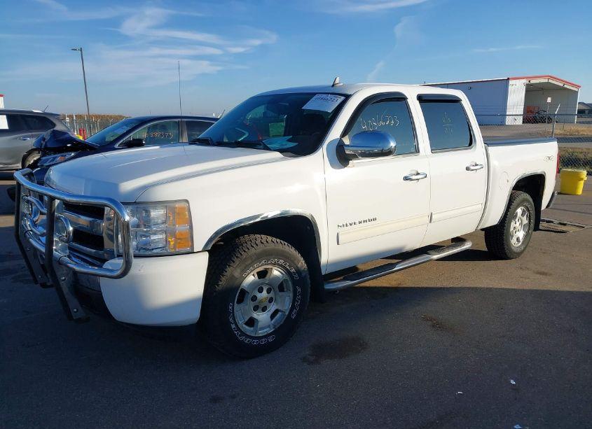 Photo 2 of 2010 Chevrolet Silverado 1500 LT (VIN 3GCRKSE32AG244780)