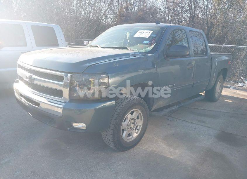 Photo 2 of 2010 Chevrolet Silverado 1500 LT (VIN 3GCRKSE33AG135020)