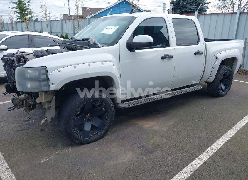 Photo 2 of 2010 Chevrolet Silverado 1500 LT (VIN 3GCRKSE33AG248904)