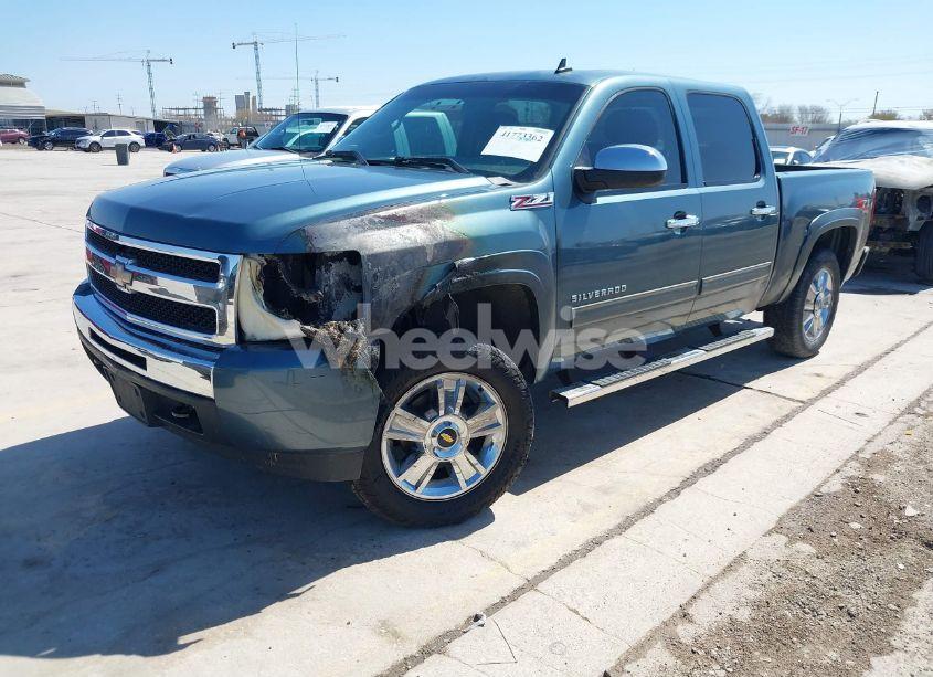 Photo 2 of 2010 Chevrolet Silverado 1500 LT (VIN 3GCRKSE33AG251396)