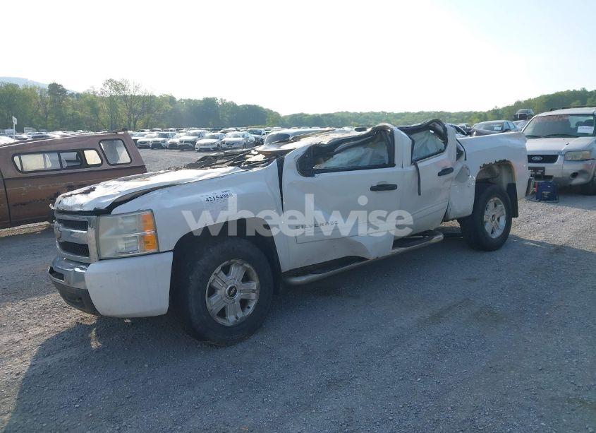 Photo 2 of 2010 Chevrolet Silverado 1500 LT (VIN 3GCRKSE34AG287744)