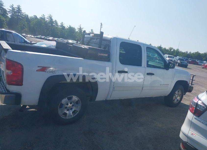 Photo 13 of 2010 Chevrolet Silverado 1500 LT (VIN 3GCRKSE35AG241811)