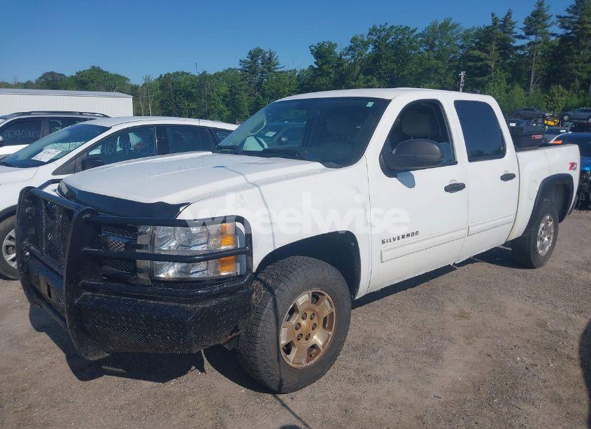 Photo 2 of 2010 Chevrolet Silverado 1500 LT (VIN 3GCRKSE35AG241811)