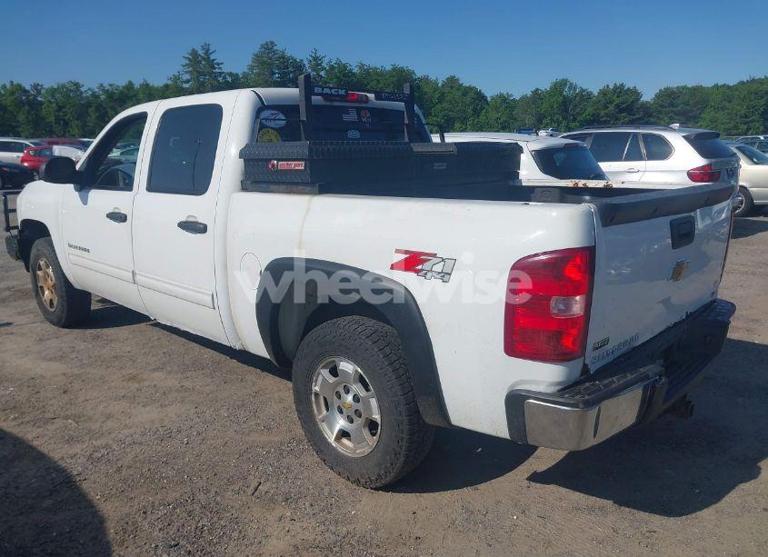 Photo 3 of 2010 Chevrolet Silverado 1500 LT (VIN 3GCRKSE35AG241811)