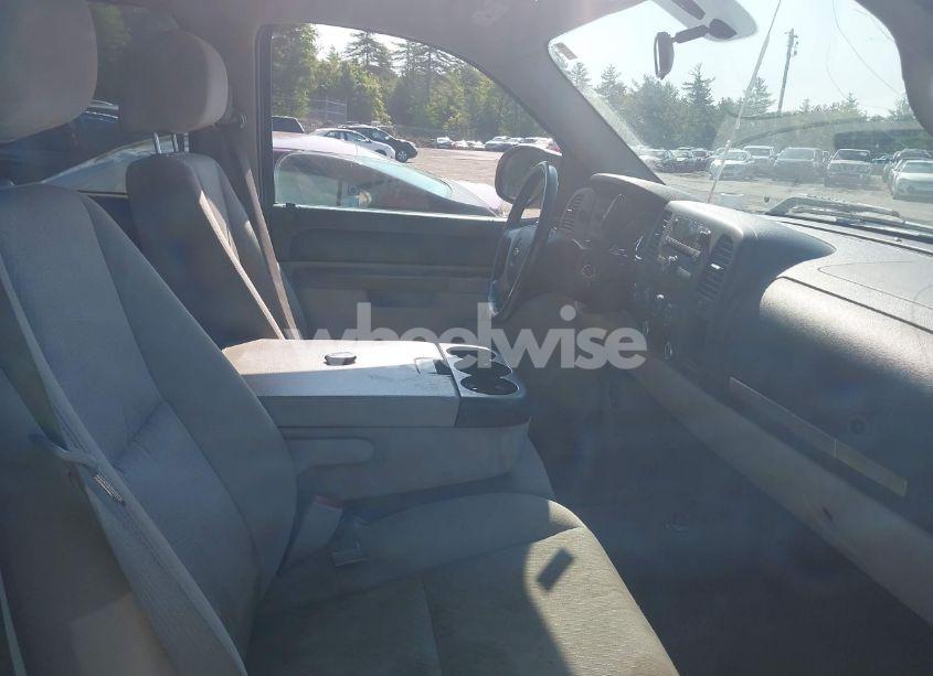 Photo 5 of 2010 Chevrolet Silverado 1500 LT (VIN 3GCRKSE35AG241811)