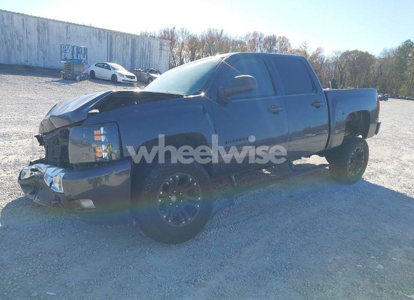 Photo 2 of 2010 Chevrolet Silverado 1500 LT (VIN 3GCRKSE36AG129101)