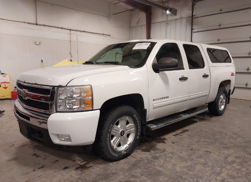 Photo 2 of 2010 Chevrolet Silverado 1500 LT (VIN 3GCRKSE36AG249979)