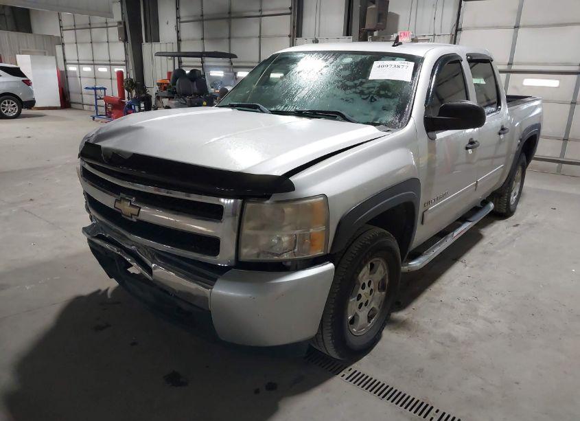 Photo 2 of 2010 Chevrolet Silverado 1500 LT (VIN 3GCRKSE36AG285199)