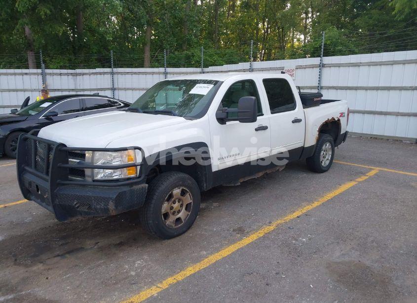 Photo 2 of 2010 Chevrolet Silverado 1500 LT (VIN 3GCRKSE39AG233503)