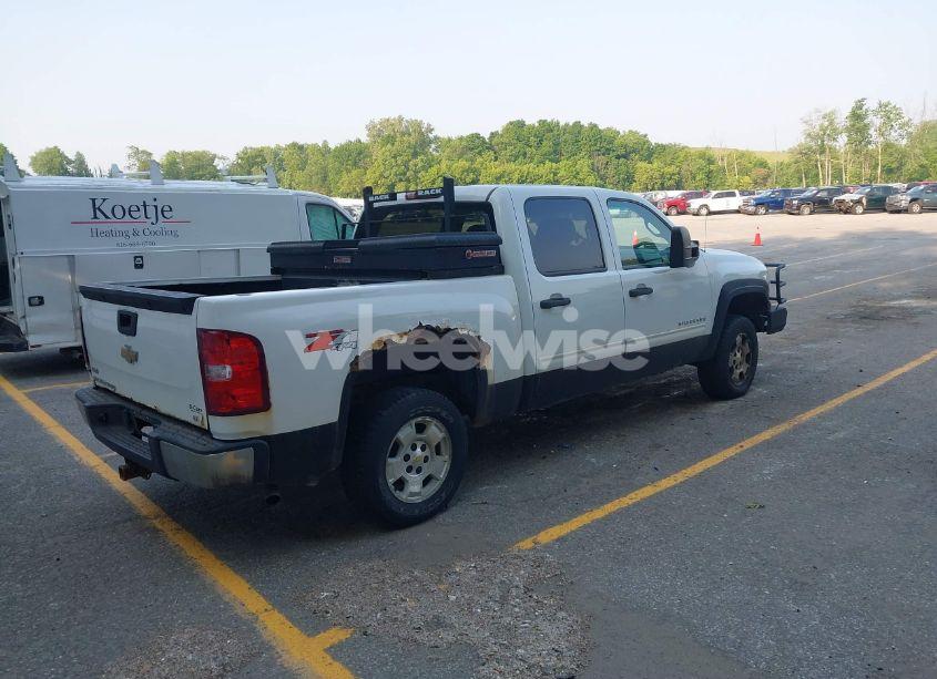 Photo 4 of 2010 Chevrolet Silverado 1500 LT (VIN 3GCRKSE39AG233503)