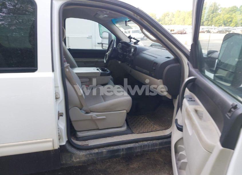 Photo 5 of 2010 Chevrolet Silverado 1500 LT (VIN 3GCRKSE39AG233503)