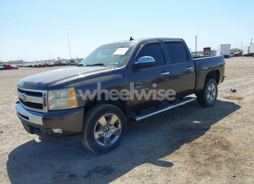 Photo 2 of 2010 Chevrolet Silverado 1500 LT (VIN 3GCRKSE3XAG152283)