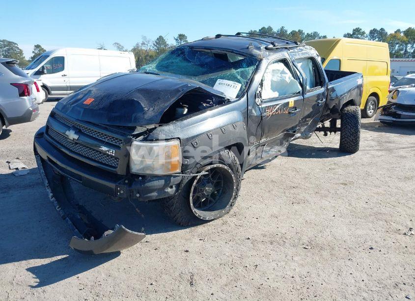 Photo 2 of 2010 Chevrolet Silverado 1500 LT (VIN 3GCRKSE3XAG179256)