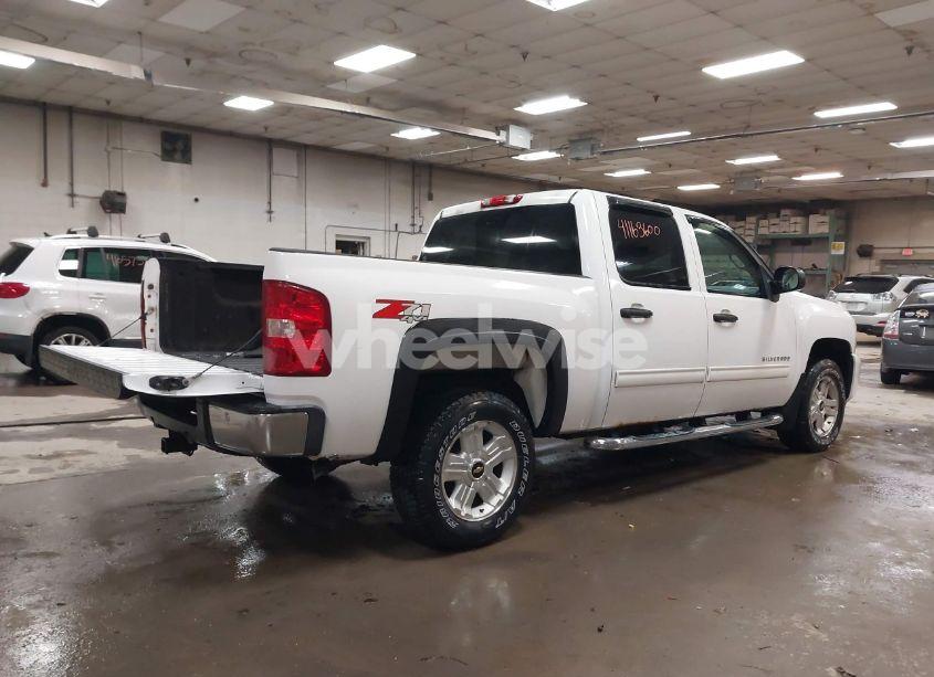 Photo 4 of 2010 Chevrolet Silverado 1500 LT (VIN 3GCRKSE3XAG247894)