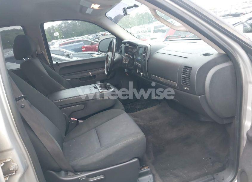 Photo 5 of 2010 Chevrolet Silverado 1500 LT (VIN 3GCRKSEA2AG130907)