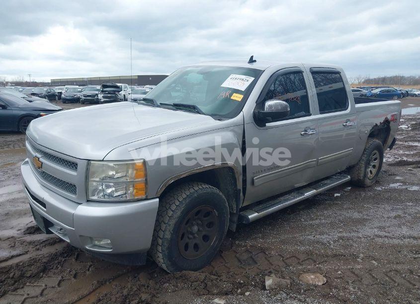 Photo 2 of 2010 Chevrolet Silverado 1500 LTZ (VIN 3GCRKTE32AG104122)