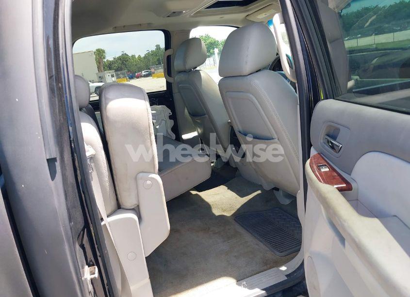 Photo 8 of 2010 Chevrolet Silverado 1500 LTZ (VIN 3GCRKTE32AG271127)