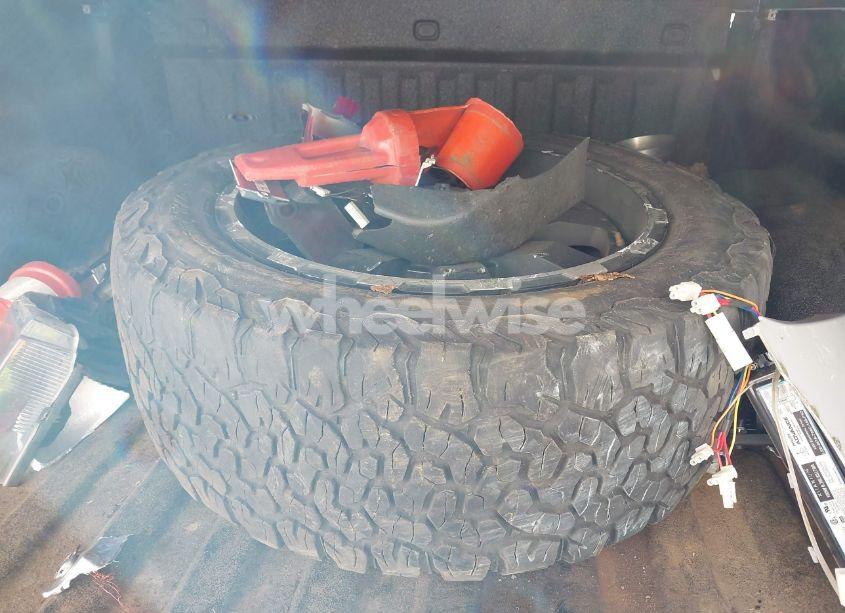 Photo 12 of 2018 Chevrolet Silverado 1500 1LT (VIN 3GCUCRER6JG239392)