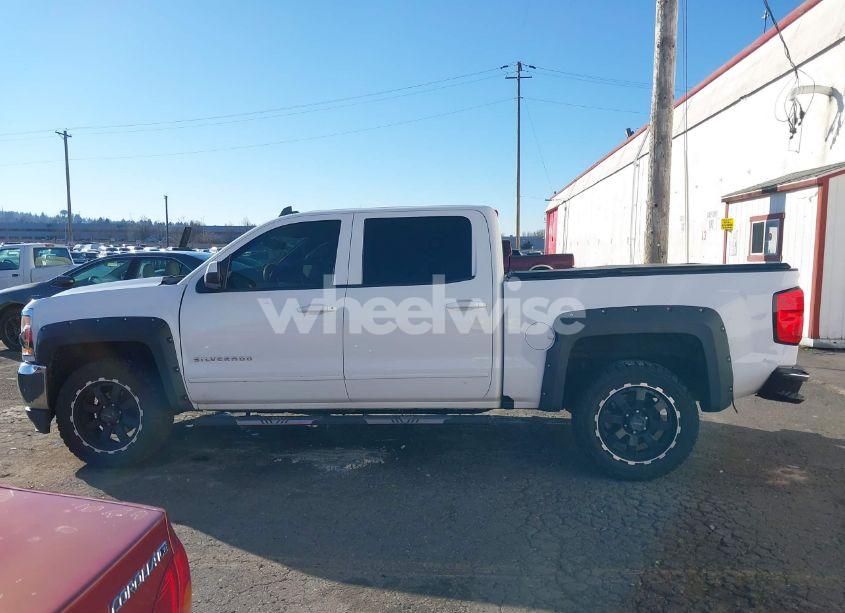 Photo 15 of 2018 Chevrolet Silverado 1500 1LT (VIN 3GCUCRER6JG239392)