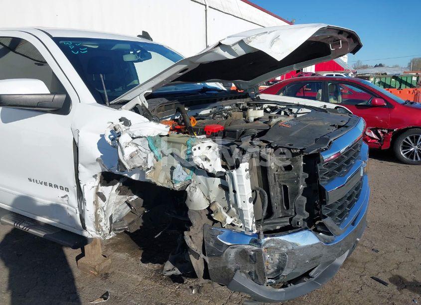 Photo 6 of 2018 Chevrolet Silverado 1500 1LT (VIN 3GCUCRER6JG239392)