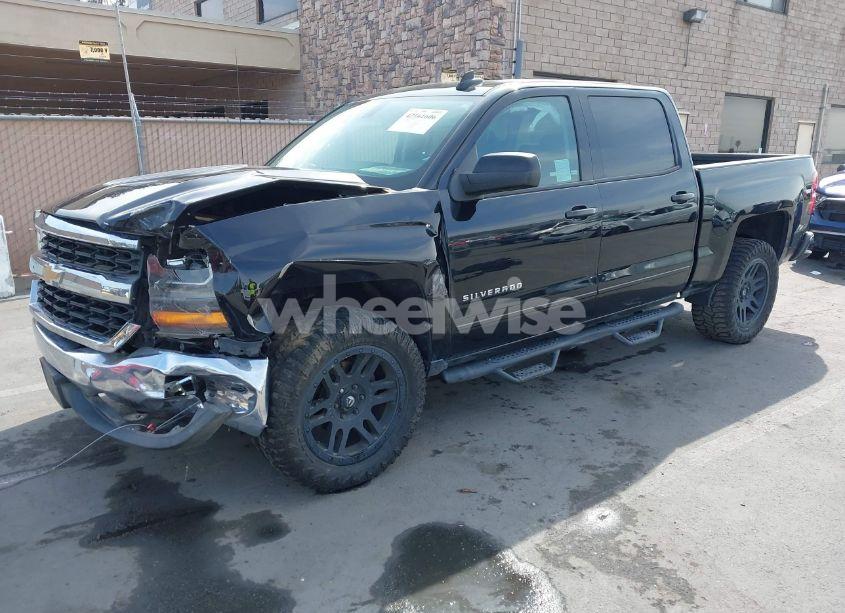 Photo 2 of 2018 Chevrolet Silverado 1500 1LT (VIN 3GCUCRER8JG424298)