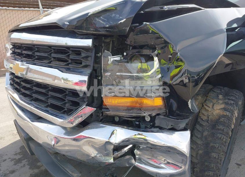 Photo 6 of 2018 Chevrolet Silverado 1500 1LT (VIN 3GCUCRER8JG424298)