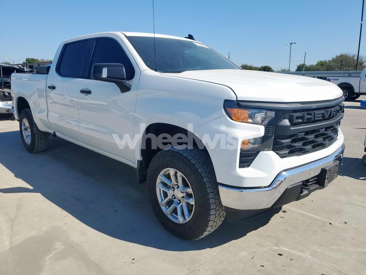 Photo 4 of 2024 CHEVROLET SILVERADO K1500 (VIN 3GCUDAED5RG170225)