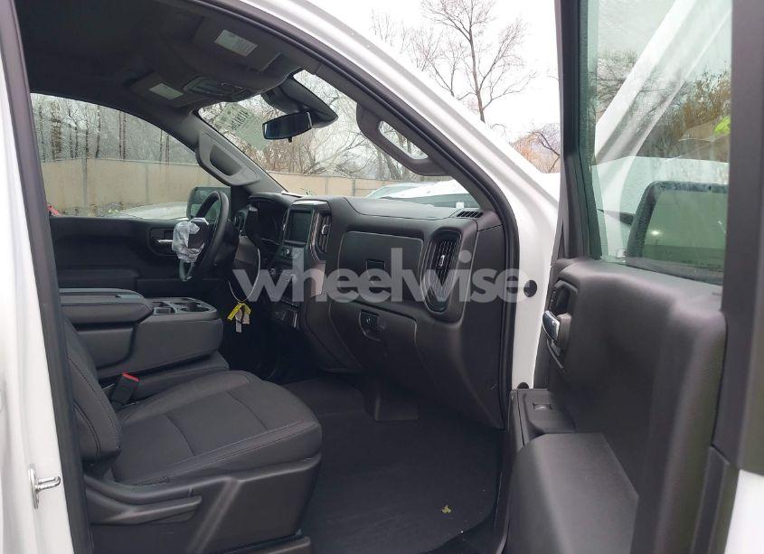 Photo 5 of 2024 Chevrolet Silverado 1500 4WD SHORT BED CUSTOM TRAIL BOSS (VIN 3GCUDCED1RG275386)