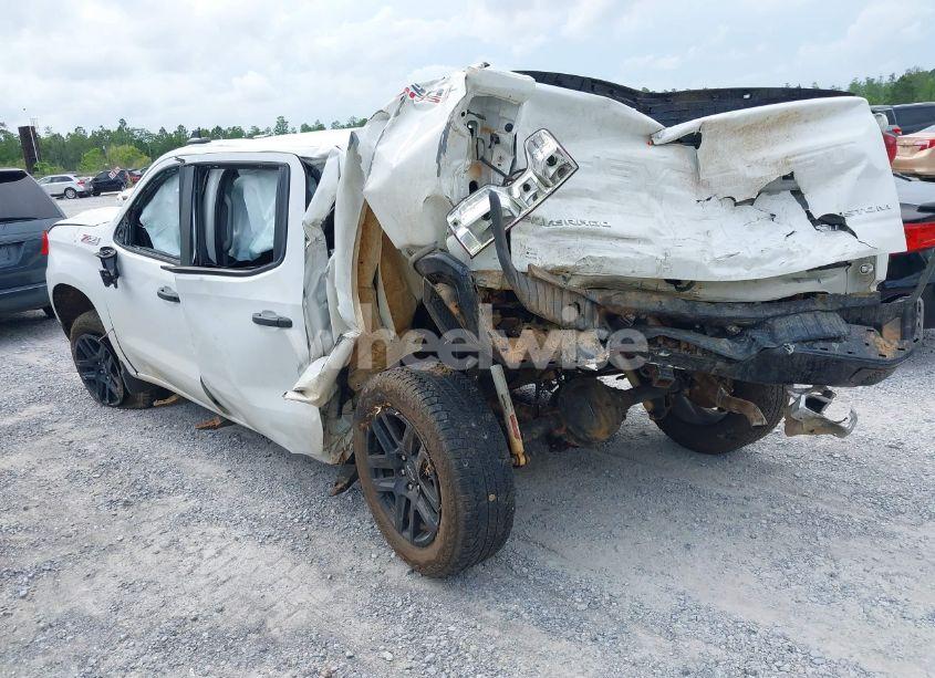 Photo 3 of 2024 Chevrolet Silverado 1500 (VIN 3GCUDCED6RG207052)